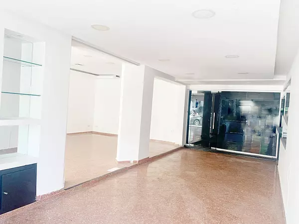 oficinas y locales comerciales - Local céntrico en primer nivel 5