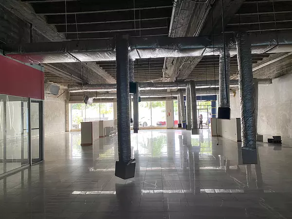 oficinas y locales comerciales - Local Comercial en Plaza de Santiago 4