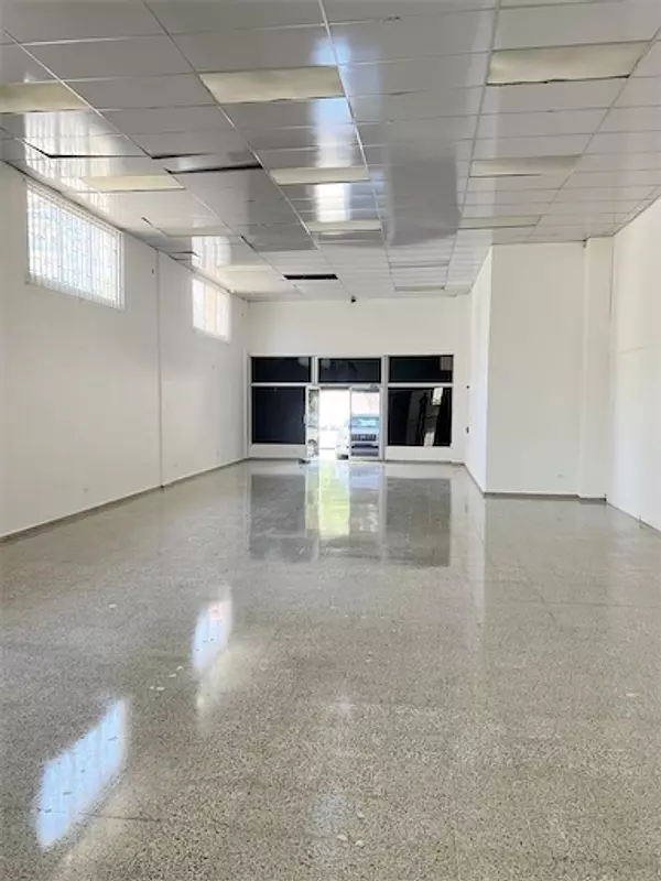 oficinas y locales comerciales - Local céntrico y comercial gazcue 8