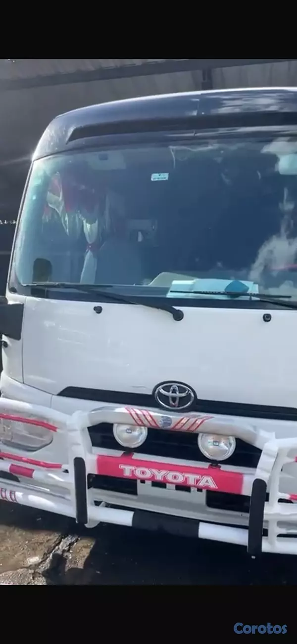 camiones y vehiculos pesados - Toyota coaster 2019 5