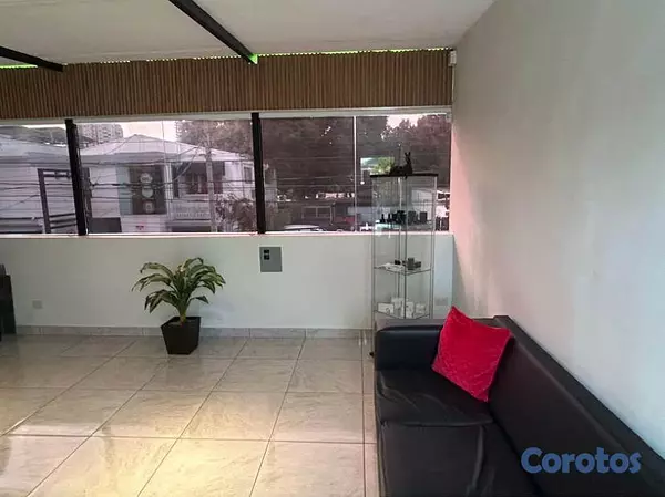 oficinas y locales comerciales - Local Comercial en los Jardines  5