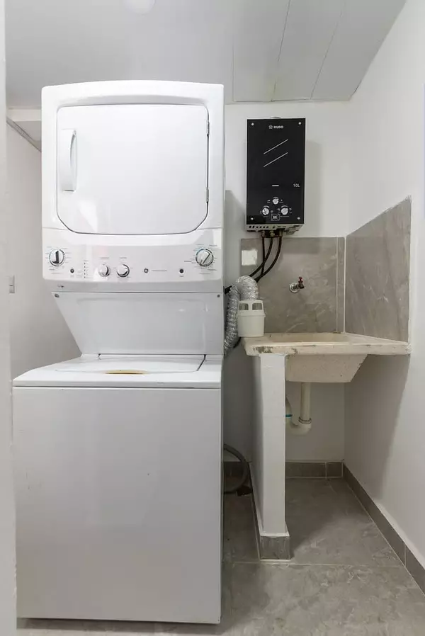 apartamentos - TERCER PISO AMUEBLADO, FRENTE AL CORAL MALL (ALTAGRACIA), AUTOPISTA DE SAN ISIDR 8