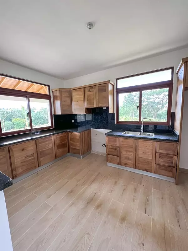 casas vacacionales y villas - Preciosa Villa Nueva en Proyecto Cerrado de Jarabacoa  5
