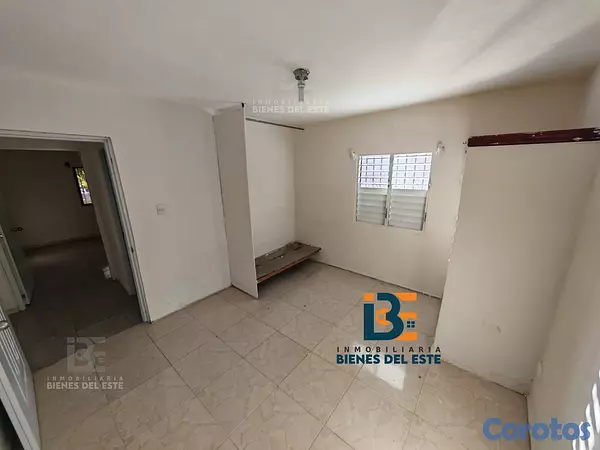 casas - Se Vende Casa de Tres Habitaciones en el Juan Pabl 5