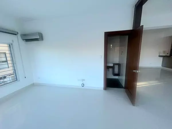 apartamentos - Apartamento 2do Nivel en La Esmeralda  10