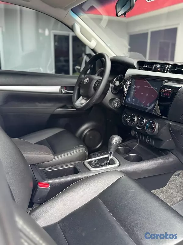 jeepetas y camionetas - Toyota hilux 2025 8