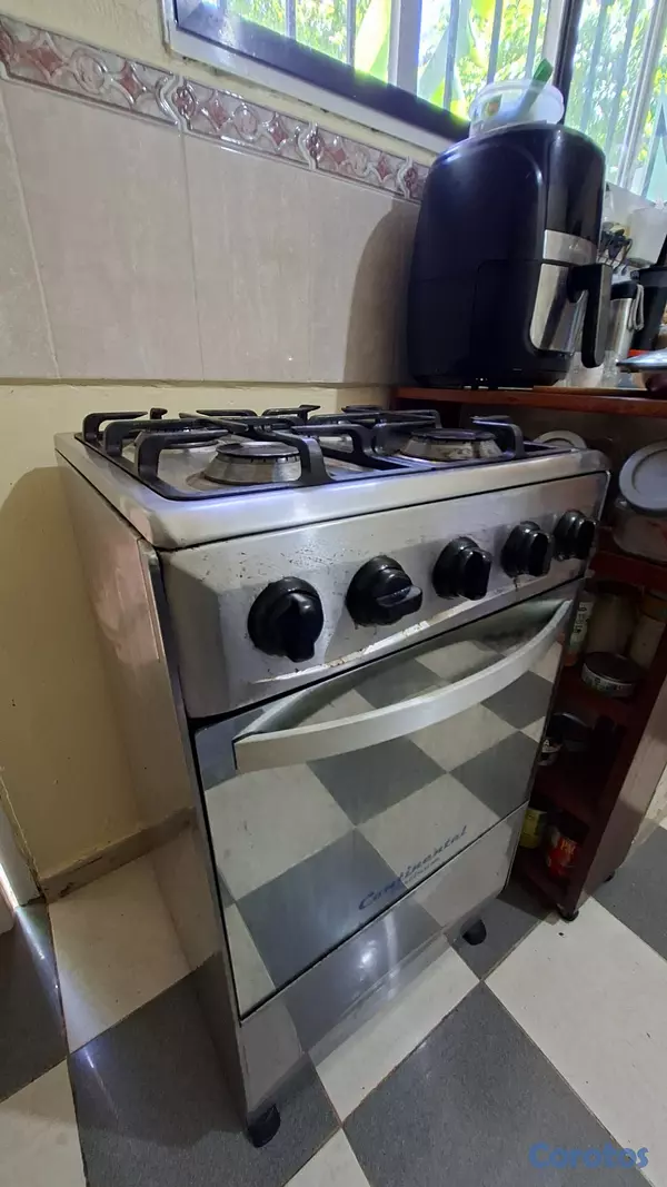 cocina - Estufa Continental de 4 hornillas y horno. 2