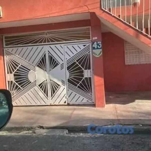 casas - Casa de 2 niveles con 3 viviendas en Los Mina – Id 1