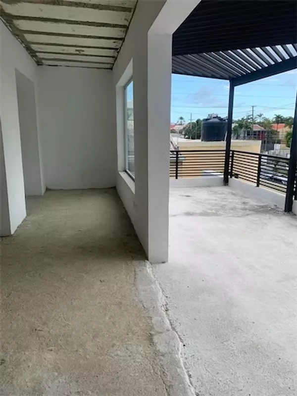 oficinas y locales comerciales - Local prados con terraza 2