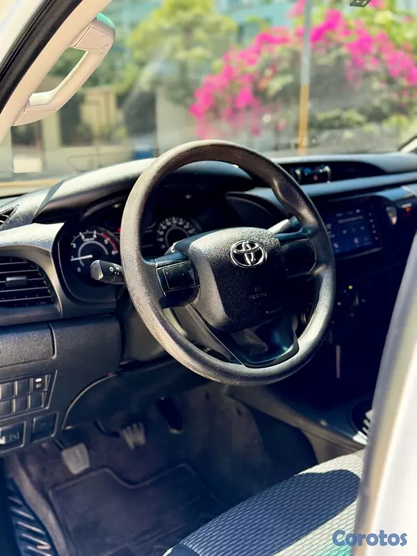 jeepetas y camionetas - Toyota Hilux  8