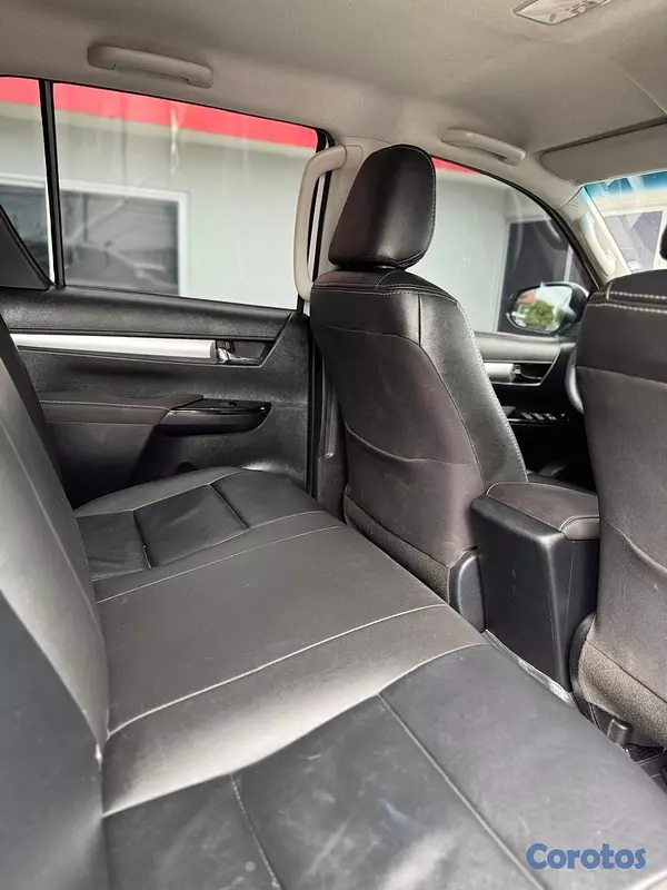 jeepetas y camionetas - Toyota hilux 2025 7