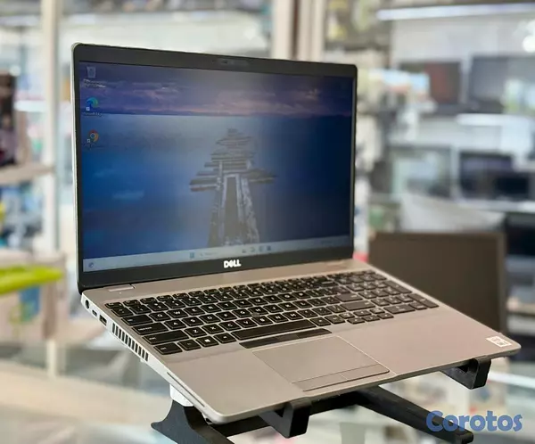 computadoras y laptops - Laptop dell Precisión 3350 i5 10ma gen 8GB ram 128 2