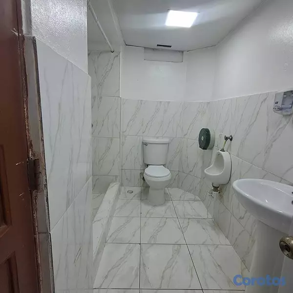 oficinas y locales comerciales - Local en primer piso en Gazcue 6