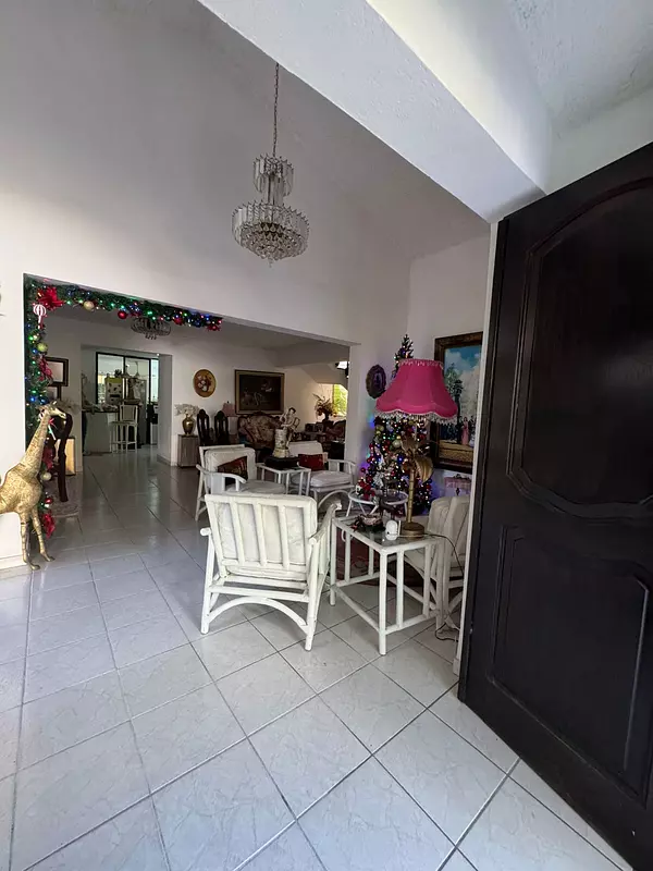 casas - Vendo casa en Costa Verde.  Perfecto para tu próximo proyecto  8