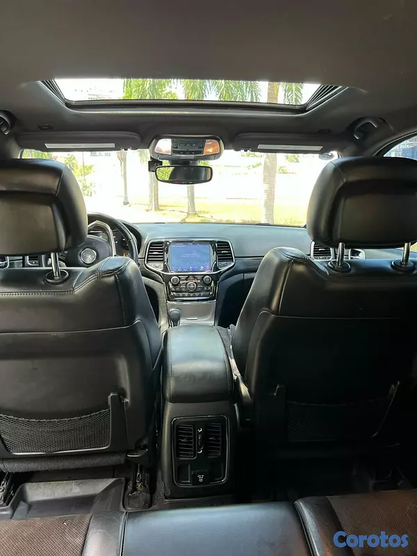 jeepetas y camionetas - JEEP GRAND CHEROKEE ALTITUDE 2019 4x4 COMO NUEVA 8
