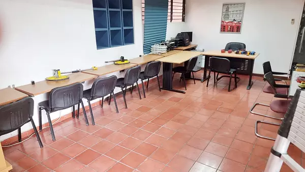 oficinas y locales comerciales - Local en la evaristo morales  3