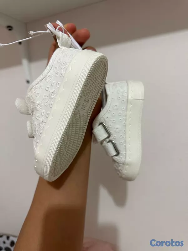 ropa y zapatos - Tenis de niña H&M (NUEVOS) 3