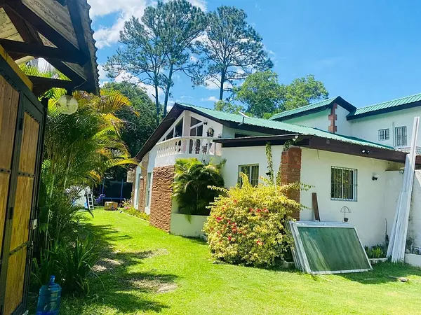 casas vacacionales y villas - Encantadora Villa con Acceso al Rio, Jarabacoa  5