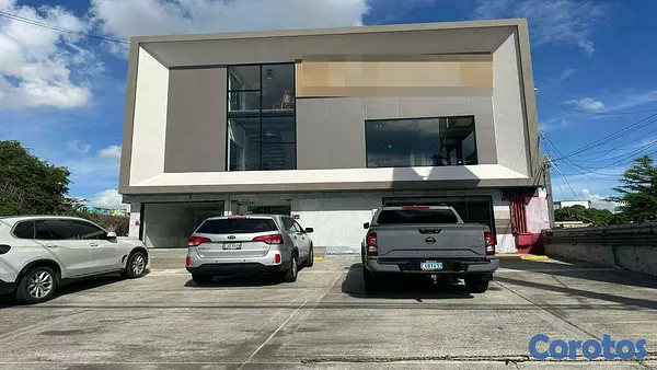 oficinas y locales comerciales - Local Oficina en Primer Piso en el DISTRITO NACIONAL 5