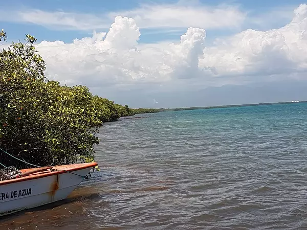 solares y terrenos - Terreno 8,000,000 mts con Muelle y Playa en Barahona 
 2