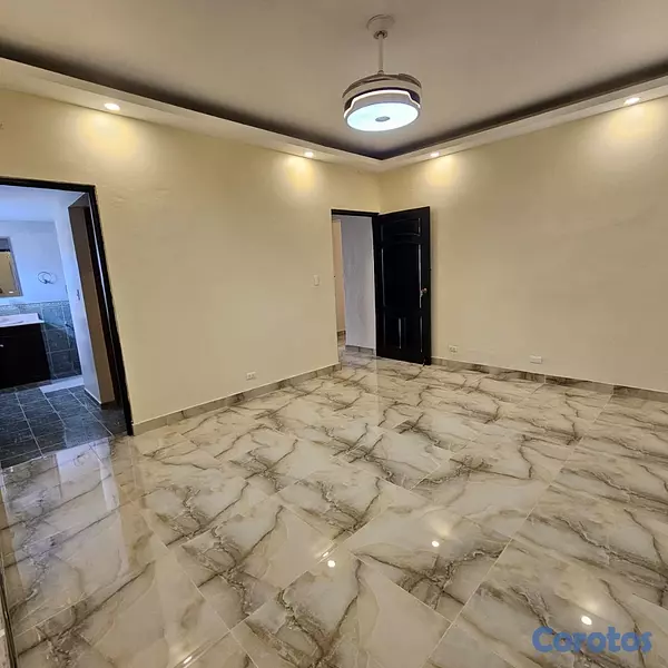 apartamentos - Amplio Apartamento en Venta, Evaristo Morales, 240 m² a Esquina de la 27 de Feb. 17