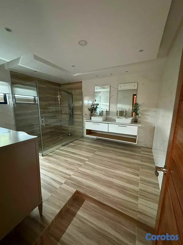 casas - Se vende hermosa y amplia casa en Arroyo Hondo 5