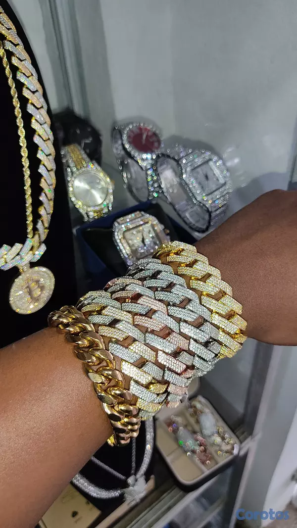 joyas, relojes y accesorios - Cadenas doble tono material Brass con baño de oro, guillos doble tono, anillos 9