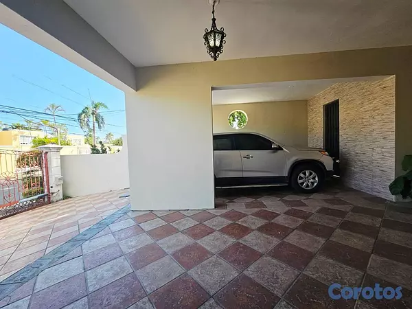 casas - Casa de 5 habitaciones 3 baños en alquiler en Juli 9