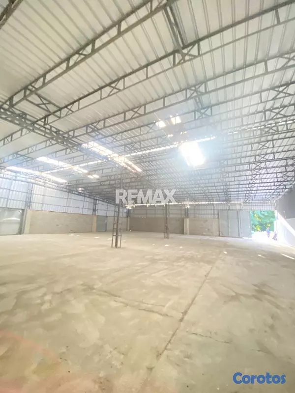 oficinas y locales comerciales - Nave industrial de 900mt2 en alquiler en Los Giras 5