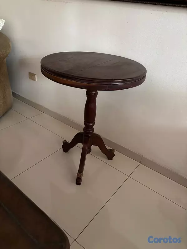 muebles y colchones - Mesa lateral pedestal clásica de caoba