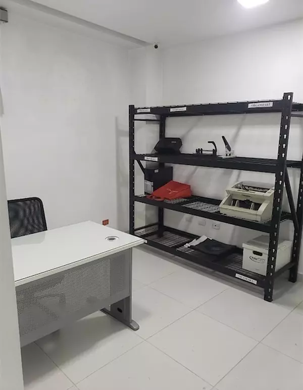 oficinas y locales comerciales - Locla en zona céntrica de arroyo hondo 3