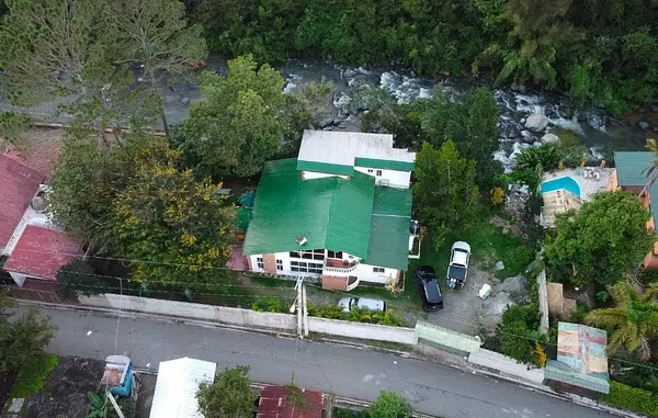 casas vacacionales y villas - Encantadora Villa con Acceso al Rio, Jarabacoa  2