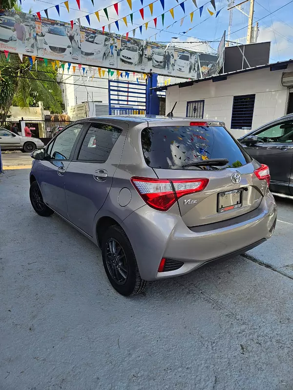carros - TOYOTA VITZ 3