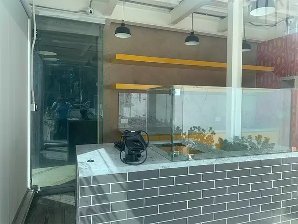 oficinas y locales comerciales - Local céntrico en zona exclusiva bella vista 6