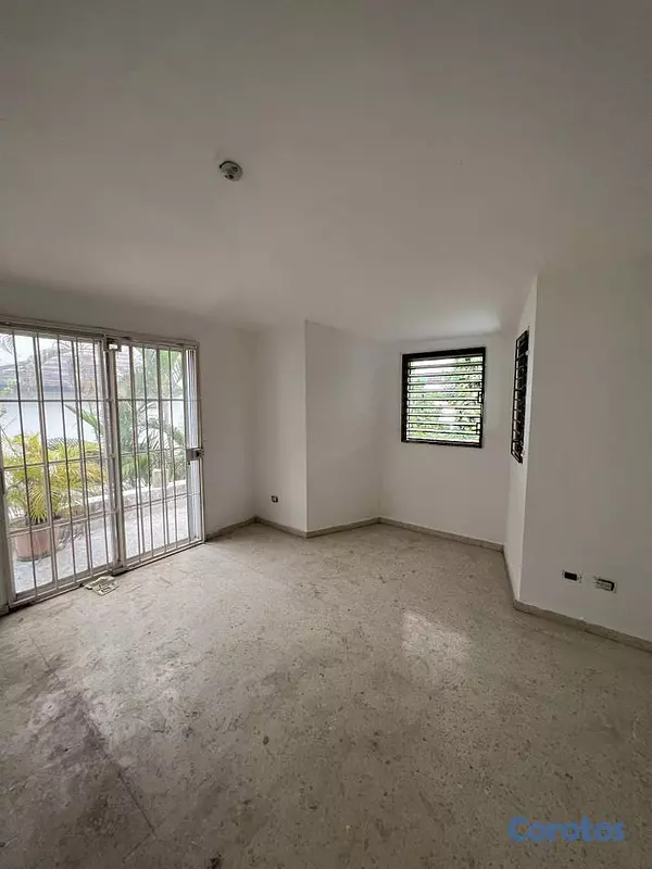 casas - Casa de Dos Niveles en Villa Marina  2