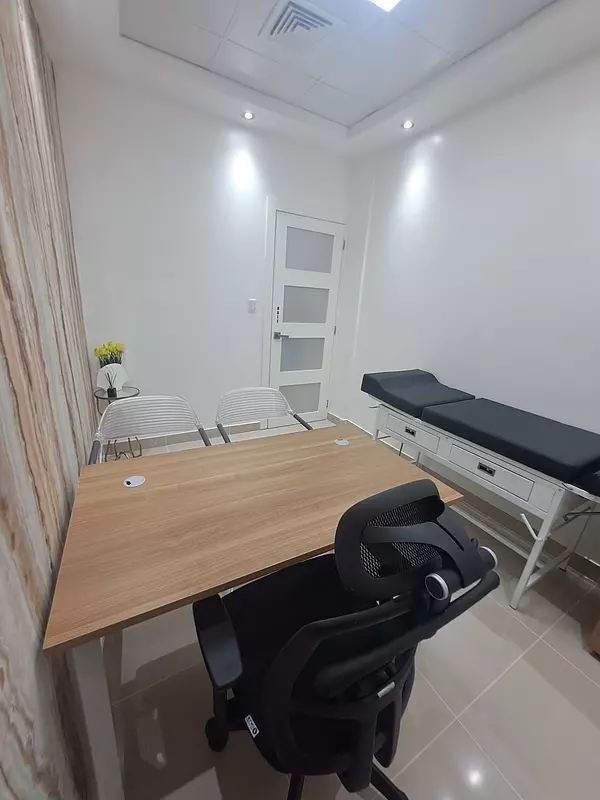 oficinas y locales comerciales - Alquilo Consultorio médico  amueblado media tanda  en la esperilla 3