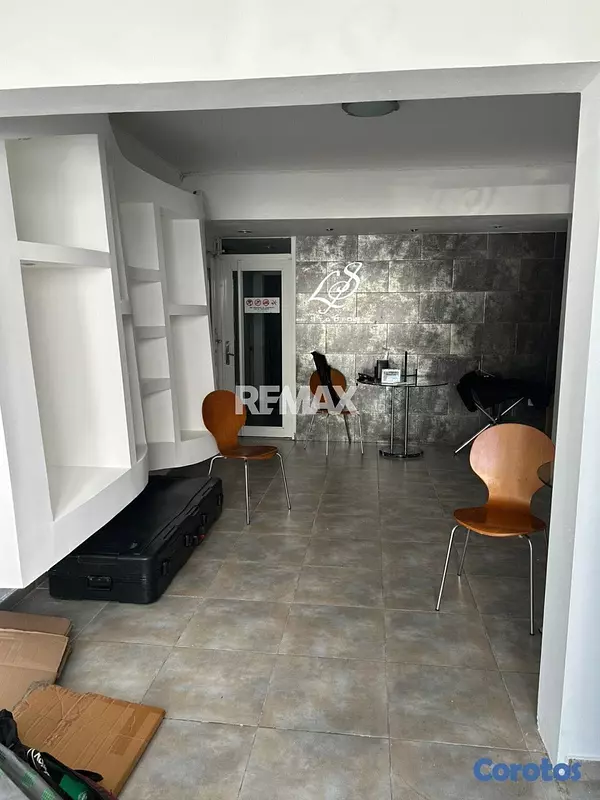 oficinas y locales comerciales - Local comercial de 400mt2 en alquiler en El Millon 18