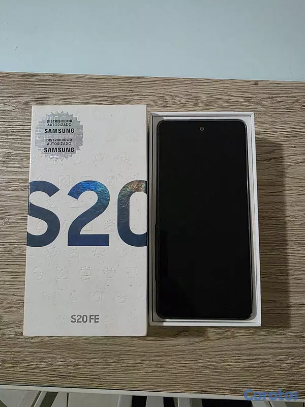 celulares y tabletas - Se vende Samsung galaxy S20 fe como nuevo  3