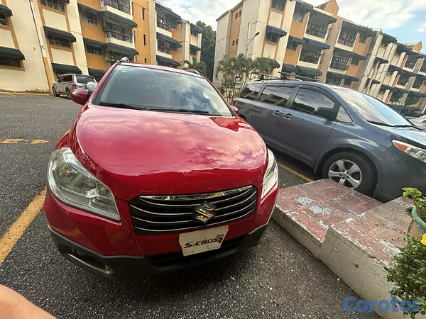 jeepetas y camionetas - Carro Suzuki Scross 3