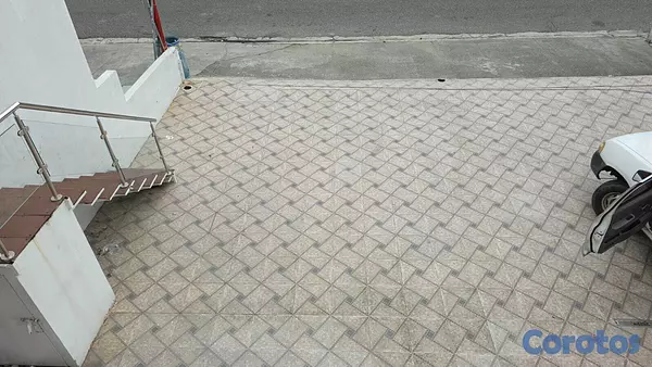 oficinas y locales comerciales -  ALQUILO AV. ROMULO, LOCAL PARA OFICINA, SPA, ODONTOLOGÍA / 100 MTS 2DO NIVEL 7