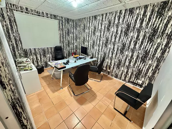 oficinas y locales comerciales - Vendo y alquilo local comercial en Mirador Sur 4