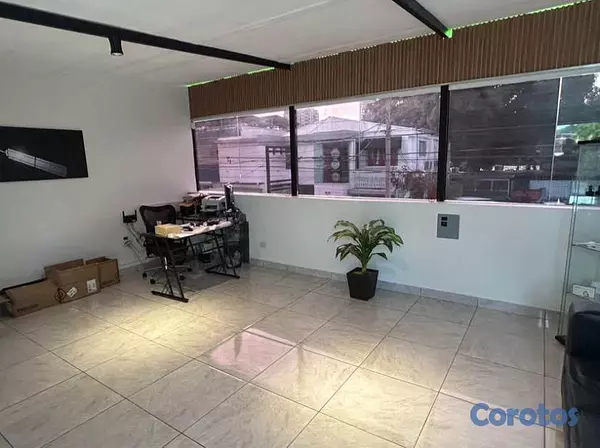 oficinas y locales comerciales - Local Comercial en los Jardines  2