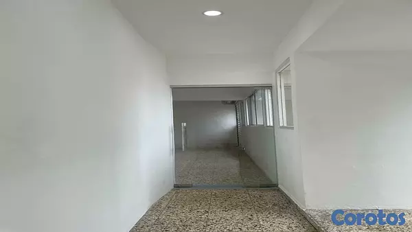 oficinas y locales comerciales - En Alquiler Local en la 27 de Febrero Segundo Nivel el Vergel 5
