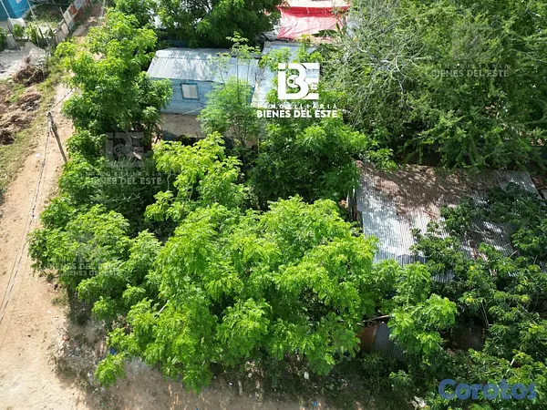 solares y terrenos - Se Vende solar de esquina con 143 metros.  📍En Sec 5