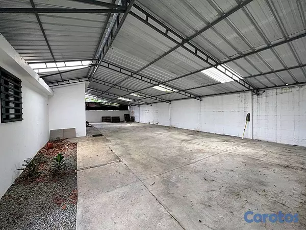 casas - 🛑Alquiler de Casa Comercial en Los Prados  4