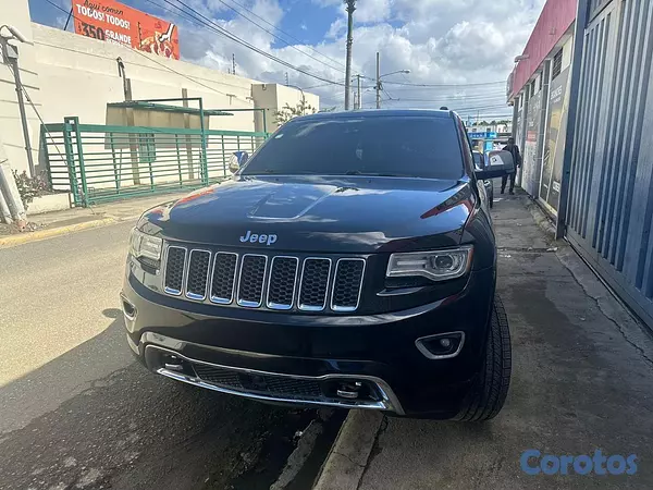 jeepetas y camionetas - Jeep Grand Cherokee Overland 2015 — Excelente Cond 3