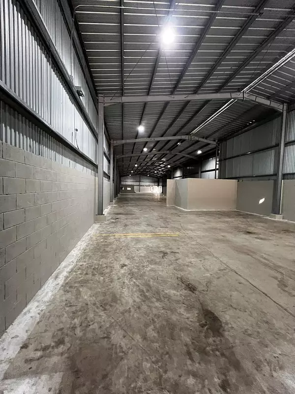 oficinas y locales comerciales - Alquilo Nave 1,300 en Santiago de los Caballeros  5