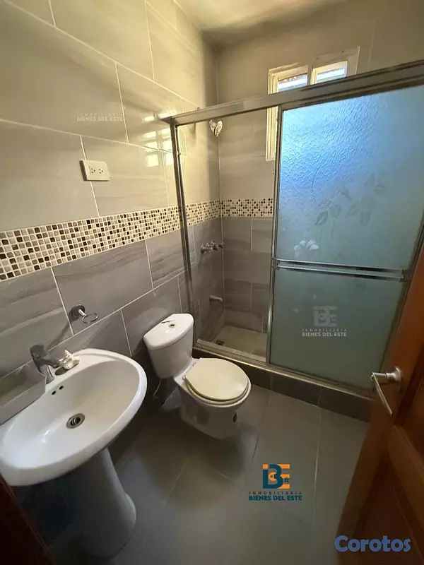 casas - DE VENTA casa de dos niveles con (4) habitaciones  7