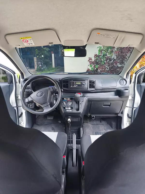 carros - Toyota pixis 2019 4