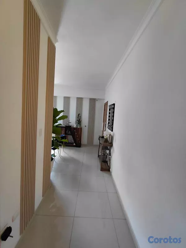 apartamentos - Vendo apartamento de 3 habitaciones con excelente ubicación en Evsristo Morales  8